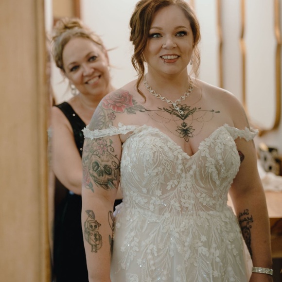 Lilian West dress bought for $6000 Sept. 23 ‘Ivory color size 20 . - Picture 5 of 6